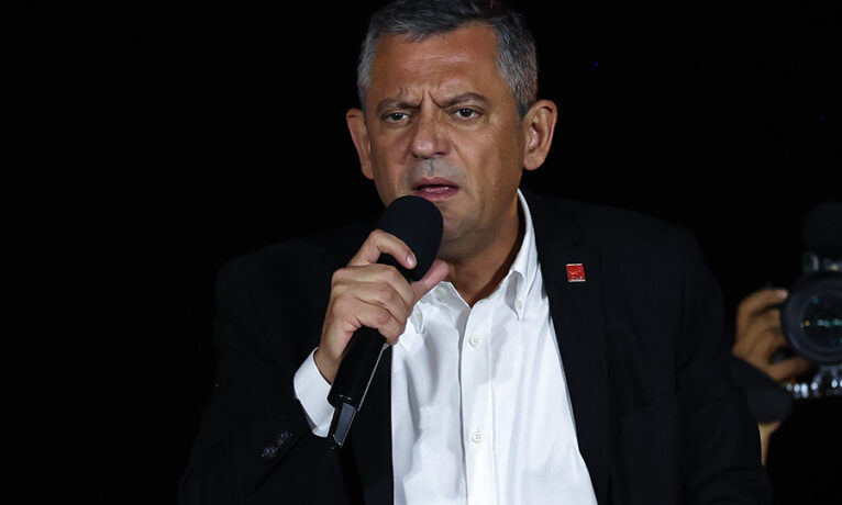 Özgür Özel: “Erdoğan, bir randevu ayarlamak için Trump’a 300 Boeing uçağı siparişi sözü verdi”