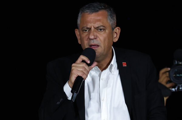 Özgür Özel: “Erdoğan, bir randevu ayarlamak için Trump’a 300 Boeing uçağı siparişi sözü verdi”