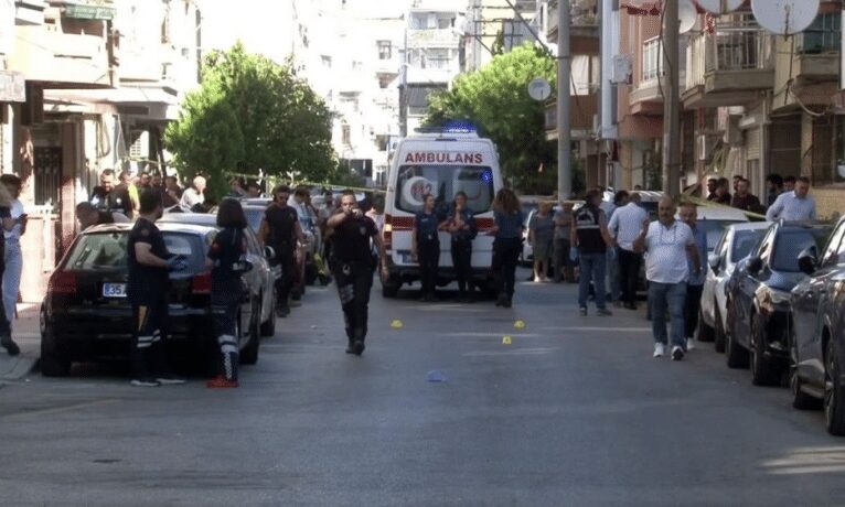 İzmir’de polis merkezine silahlı saldırı: 2 polis hayatını kaybetti, 1 polis ağır yaralı