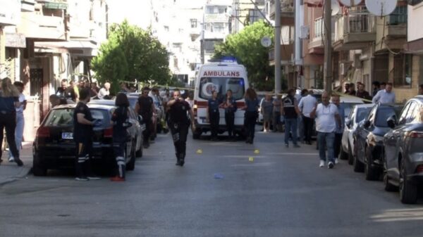 İzmir’de polis merkezine silahlı saldırı: 2 polis hayatını kaybetti, 1 polis ağır yaralı