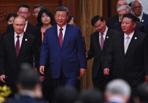 Xi Jinping, sağına Putin’i ve soluna Kim’i aldı; “Çin durdurulamaz” dedi