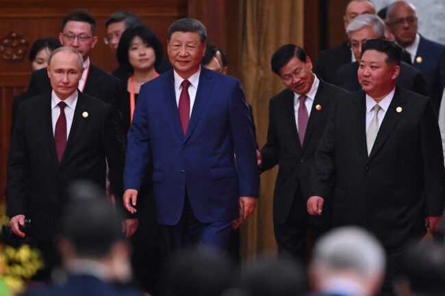 Xi Jinping, sağına Putin’i ve soluna Kim’i aldı; “Çin durdurulamaz” dedi
