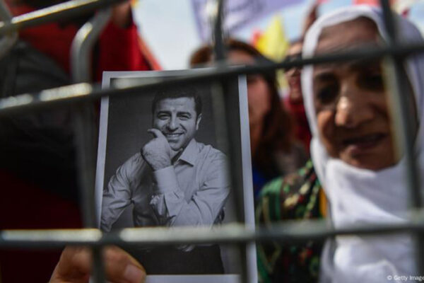 Selahattin Demirtaş’ın kitapları cezaevine alınmadı: “Sakıncalı!”