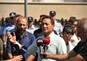 “Bu ülke bizim, bu çocuklar bizim” | Öğretmenlerden büyükelçilik önünde laik eğitim eylemi