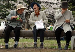 Japonya’da 100 yaş üstü kişi sayısı 100 bini aşmak üzere