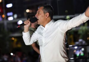 Özgür Özel: “Yavuz Bingöl Gezi’de özgürlükçüydü, bugün darbeci oldu, haysiyetleri olsa bir telefon açarlar da Yavuz Bingöl’ü ifadeye çağırırlar”