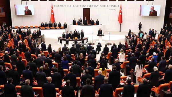 CHP, TBMM açılış oturumuna katılmayacak; Özel: “Trump’tan meşruiyet dilenenlere Meclis’te meşruiyet kazandırmayız!”