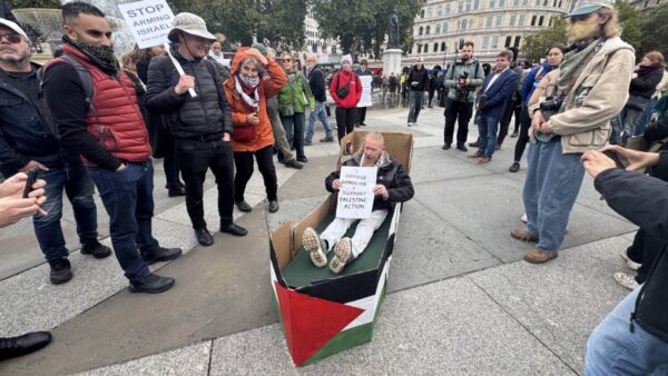 İngiltere’de yasaklı Palestine Action grubuna destek eyleminde 355 kişi gözaltına alındı