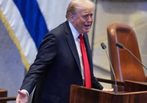 Trump, İsrail parlamentosuna seslendi: “Netanyahu’yla başa çıkmak kolay değil ve onu harika yapan da bu!”