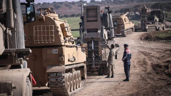 Bloomberg: Türkiye’nin Suriye’ye silah tedariki planları var; Ankara harekat iznini 30 kilometreye çıkarmayı istiyor