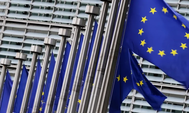 Yeni Eurobarometer anketi: AB vatandaşlarının yüzde 56’sı bloğun genişlemesini destekliyor