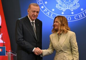 Meloni’ye kendi muhalefetinden tepki: İtalya siyasi muhaliflerini hapse atmaya devam eden Türkiye ile neden iş yapıyor?