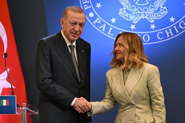 Meloni’ye kendi muhalefetinden tepki: İtalya siyasi muhaliflerini hapse atmaya devam eden Türkiye ile neden iş yapıyor?