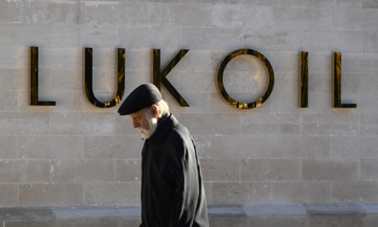 Trump’tan, büyük Rus petrol şirketlerine yaptırım