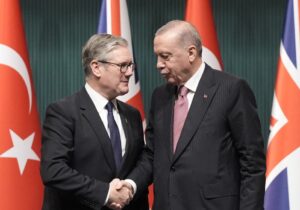 Londra Doğu Akdeniz’de çift hat kurdu: Kıbrıs’la diyalog, Türkiye’yle savaş jeti anlaşması