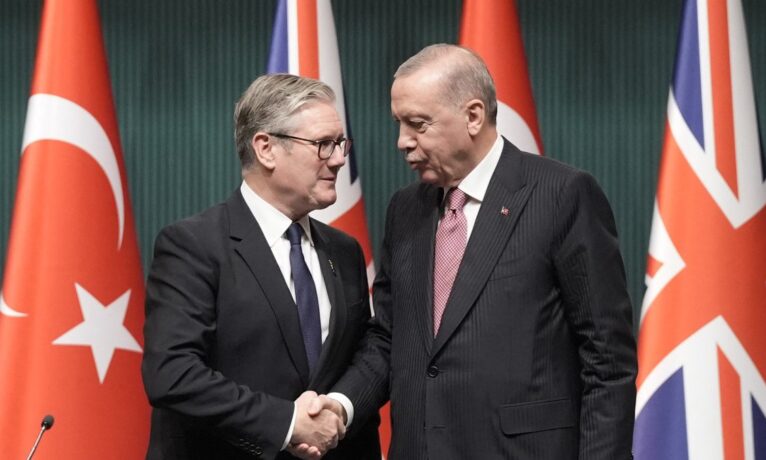 Londra Doğu Akdeniz’de çift hat kurdu: Kıbrıs’la diyalog, Türkiye’yle savaş jeti anlaşması