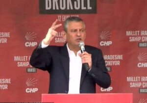 Özgür Özel, Brüksel’de Avrupalı liderleri hedef aldı: “Susanları tarih önünde not ediyoruz”
