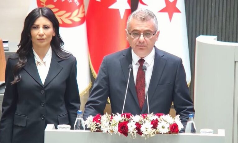 Erhürman yemin etti, görevi devralıyor