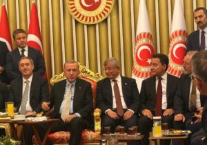 ‘Kimler kimlerle beraber’ I Erdoğan, Davutoğlu ve Babacan yıllar sonra yan yana geldi, DEM Parti de Erdoğan’ın yanında oturdu