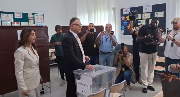 Seçimin ilk saatlerinde katılım yüzde 13,43