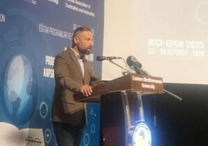 Maviş: “Eğitimi dönüştürürken aslında dünyayı dönüştürüyoruz”