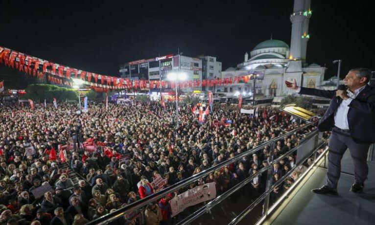 CHP lideri Özgür Özel: “Kıbrıs’tan biri Göztepe maçına 5,5 milyon liralık kırmızı kart bahsi yapmış”