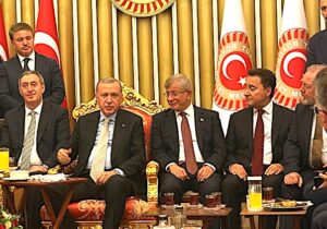 Ali Babacan’dan sonra Ahmet Davutoğlu da AKP’ye yeşil ışık yaktı: ”Mesele devletin geleceği”