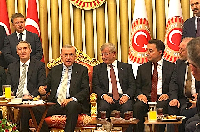 Ali Babacan’dan sonra Ahmet Davutoğlu da AKP’ye yeşil ışık yaktı: ”Mesele devletin geleceği”