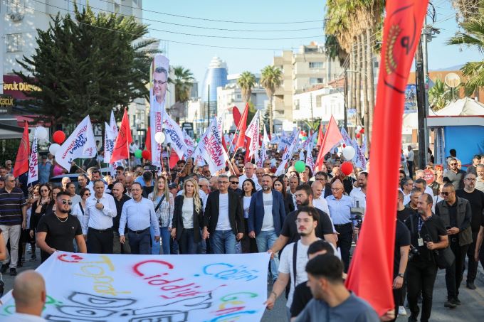 Lefkoşa, Tufan Erhürman’la “Yeni Dönem” için yürüdü