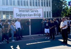 İnternet Sağlayıcıları Başbakanlık önünde eylem yaptı: Fiberin altında peşkeş var!