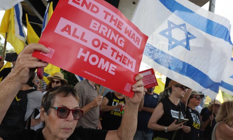 İsrailli aileler ateşkes planının askıya alınmasını istedi; ’13 rehine cenazesi hala iade edilmedi’