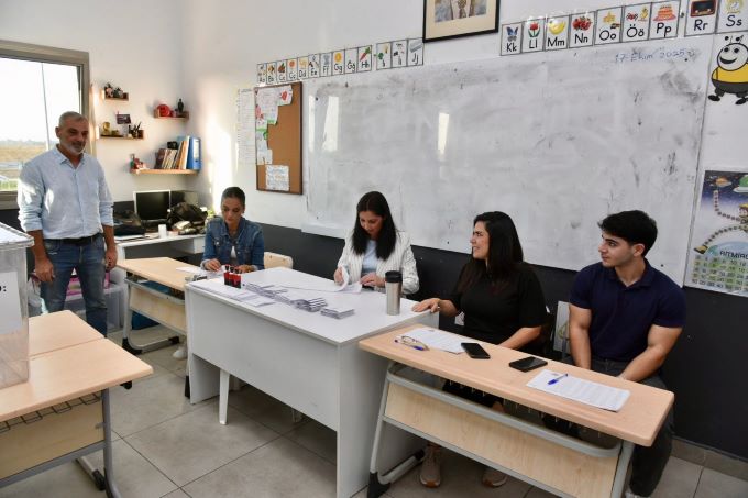 Kıbrıslı Türkler 6. cumhurbaşkanını seçmek için sandıkta
