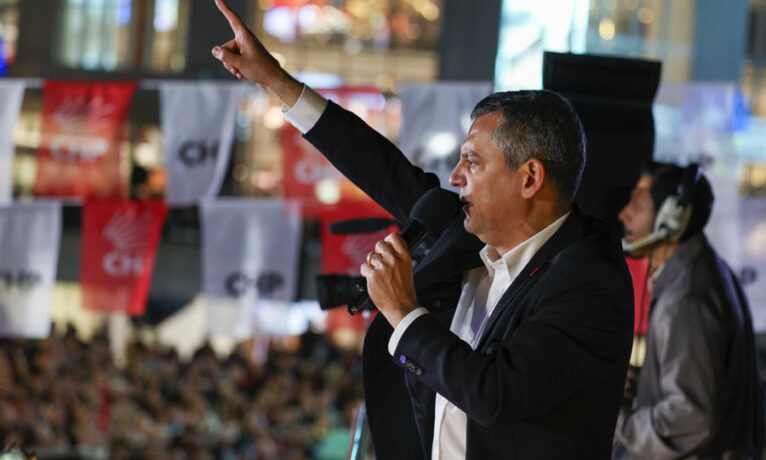 “Erdoğan, Trump’a sarılarak iktidarda kalamazsın”