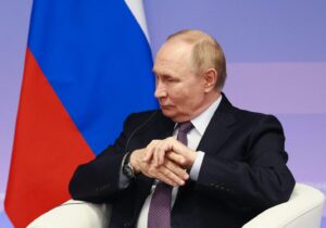 Putin’den NATO’ya “saçmalık” çıkışı, Trump’a zeytin dalı