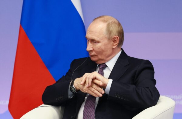Putin’den NATO’ya “saçmalık” çıkışı, Trump’a zeytin dalı