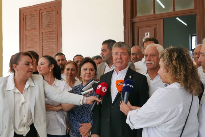 Üstel: “Bugün demokrasimizin en güzel günlerinden biri!”