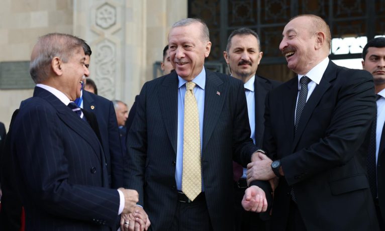Erdoğan, Bakü’de konuştu: “Paşinyan’ın cesur adımlarını memnuniyetle takip ediyorum”