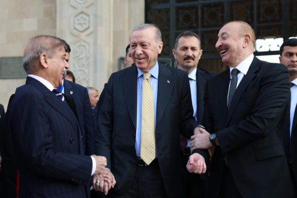 Erdoğan, Bakü’de konuştu: “Paşinyan’ın cesur adımlarını memnuniyetle takip ediyorum”