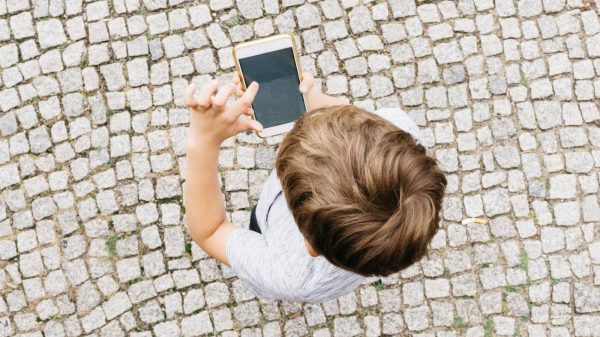 Avrupa Parlamentosu’ndan sosyal medyaya 16 yaş sınırı getirilmesi için çağrı