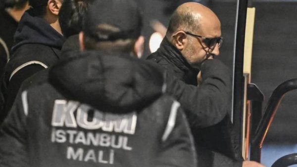 Aziz İhsan Aktaş’tan yeni hamle: Mal varlıklarına kayyım atanmasının yasaya aykırı olduğunu savundu, mahkemeye başvurdu