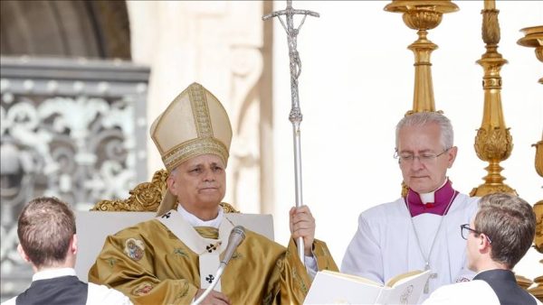 Vatikan’dan Katoliklere net mesaj: Evlilik iki kişiliktir, çok eşlilik kabul edilemez