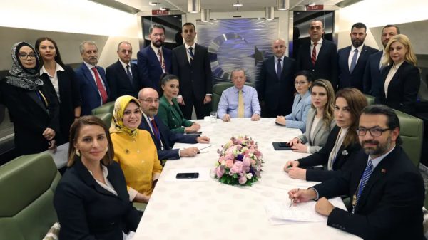 Erdoğan’dan Bahçeli açıklaması: “Aramızda herhangi bir sıkıntı söz konusu değil; döner dönmez irtibatlarımızı kurar, adımı atarız”