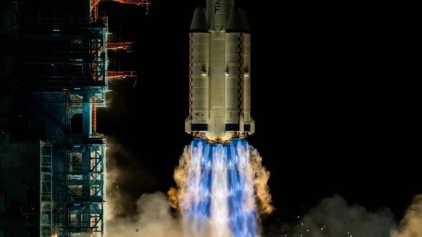 Çin, mekik hasarı nedeniyle Dünya’ya dönemeyen taykonotları geri getirmeye çalışıyor