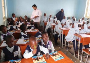 Nijerya ana dilde eğitimi iptal etti: İngilizce dönemine geçiliyor