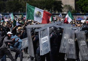 Meksika’da “Z Kuşağı” protestoları: ‘Adalet ve hesap verebilirlik’ talebiyle sokağa çıktılar