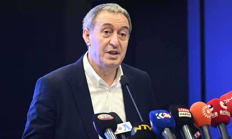 DEM Partili Bakırhan: “Bu yangını söndürmeye koşmayanlara bu ülke gereken cevabı oyuyla verecek”