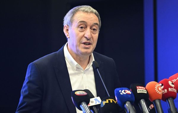 DEM Partili Bakırhan: “Bu yangını söndürmeye koşmayanlara bu ülke gereken cevabı oyuyla verecek”