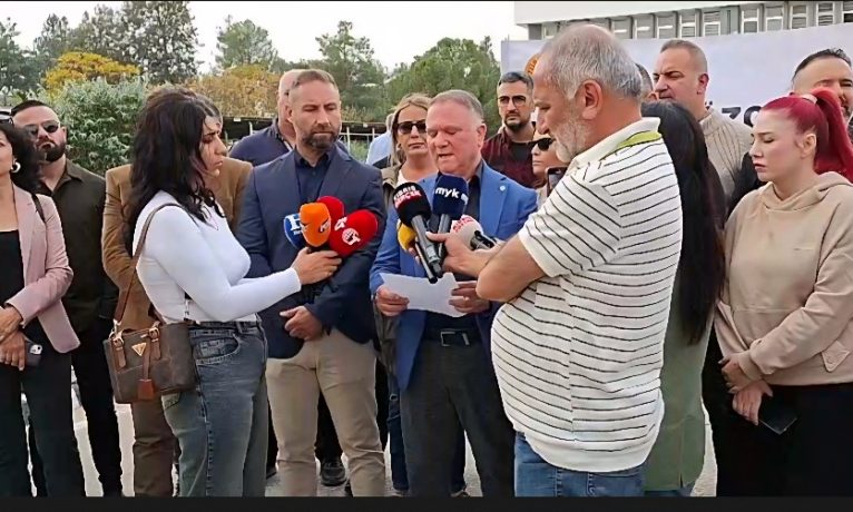 Gazeteciler PGM önünde: “Hiçbir tehdit özgür basını teslim alamaz”