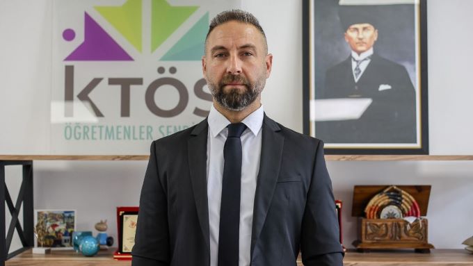 Maviş: “Okullar konteynerken İlahiyat Koleji’ne el kaldırmak siyasi utanmazlıktır”