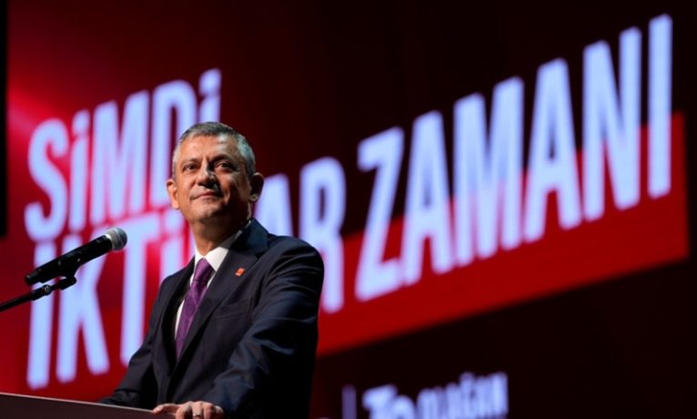 Özgür Özel, parti tarihinde en yüksek oyu alarak Genel Başkan seçildi